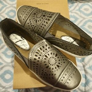 New Vintage 7 Eight Women's Shoes Size 6.5 Bronze(ish) Color